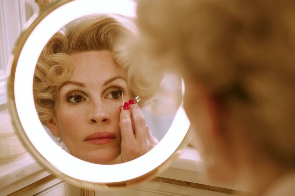 Still of Julia Roberts in Charlie Wilson's War