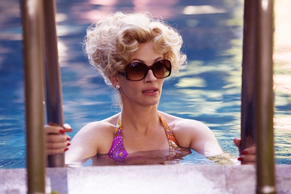 Still of Julia Roberts in Charlie Wilson's War