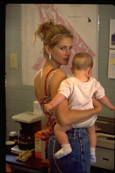 Still of Julia Roberts in Erin Brockovich