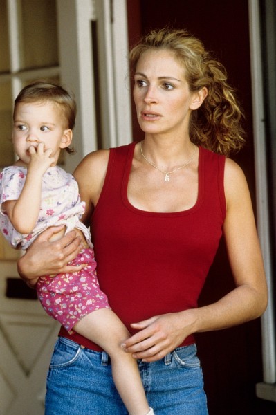 Still of Julia Roberts in Erin Brockovich