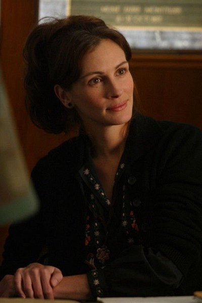 Still of Julia Roberts in Mona Lisa Smile
