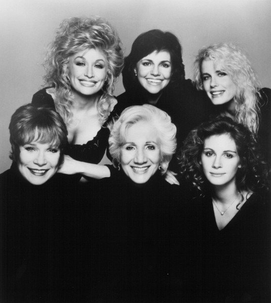 Still of Julia Roberts, Sally Field, Daryl Hannah, Shirley MacLaine, Dolly Parton and Olympia Dukakis in Steel Magnolias