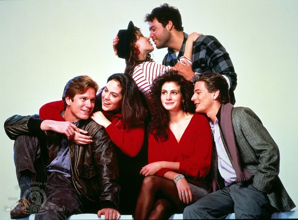 Still of Julia Roberts, Vincent D'Onofrio, Lili Taylor, Annabeth Gish, William R. Moses and Adam Storke in Mystic Pizza