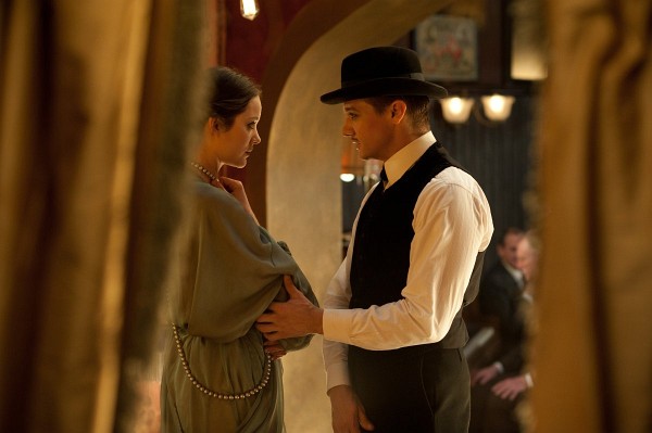 Still of Marion Cotillard and Jeremy Renner in The Immigrant