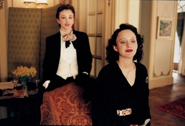 Photo: Still of Marion Cotillard and Sylvie Testud in La Vie en Rose