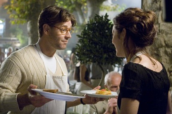 Still of Russell Crowe and Marion Cotillard in A Good Year