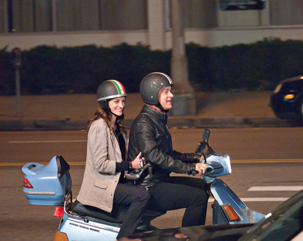Still of Tom Hanks and Julia Roberts in Larry Crowne