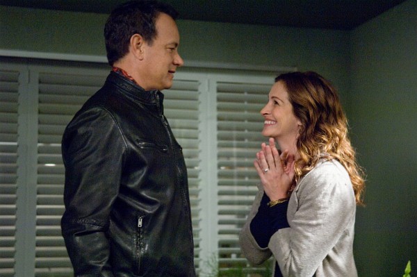 Still of Tom Hanks and Julia Roberts in Larry Crowne