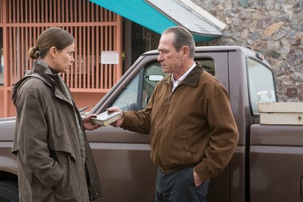 Still of Tommy Lee Jones and Charlize Theron in In the Valley of Elah