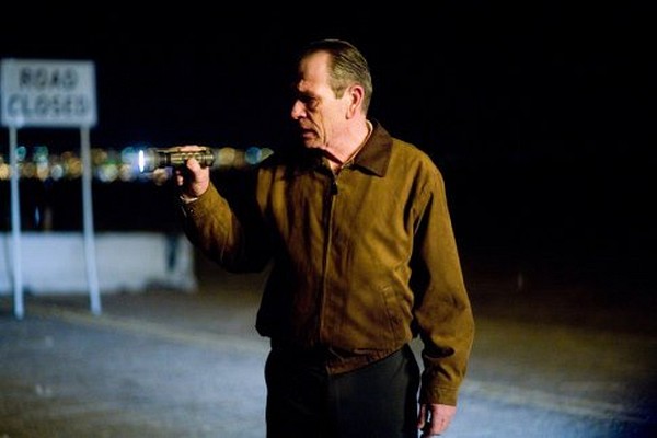 Still of Tommy Lee Jones and Charlize Theron in In the Valley of Elah