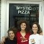 Still of Julia Roberts, Lili Taylor and Annabeth Gish in Mystic Pizza