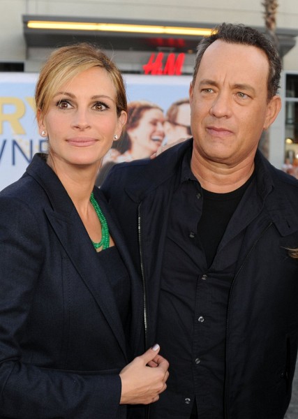 Tom Hanks and Julia Roberts at event of Larry Crowne