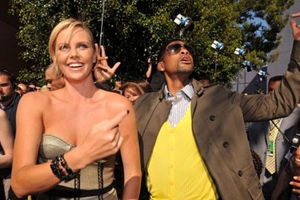 Will Smith and Charlize Theron at event of 2008 MTV Movie Awards