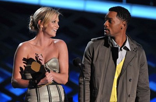 Will Smith and Charlize Theron at event of 2008 MTV Movie Awards