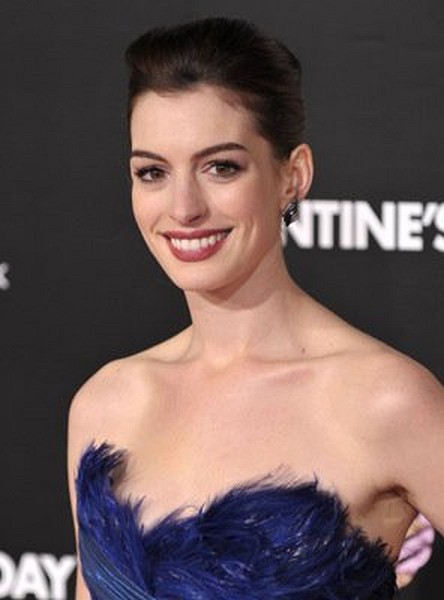 Anne Hathaway at event of Valentine's Day