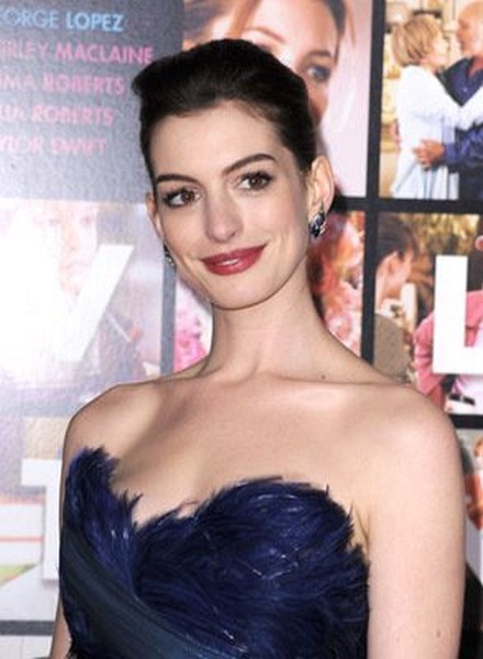 Anne Hathaway at event of Valentine's Day