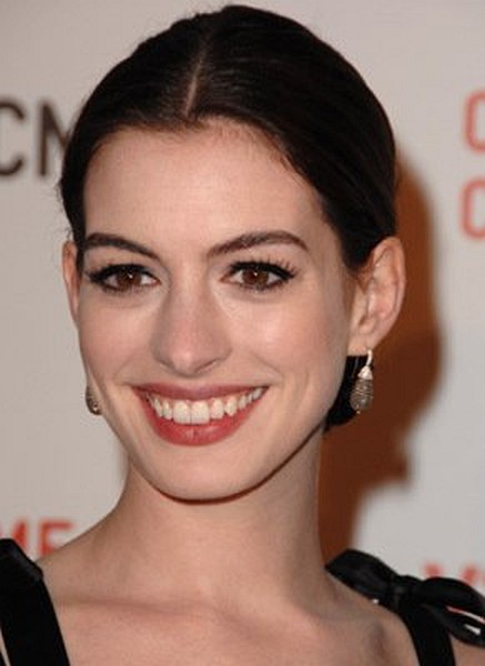 Photo: Anne Hathaway at event of Valentino: The Last Emperor