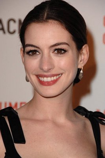 Anne Hathaway at event of Valentino: The Last Emperor