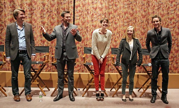 Photo: Anne Hathaway, Tom Hooper, Hugh Jackman, Amanda Seyfried and Eddie Redmayne at event of Les Misérables