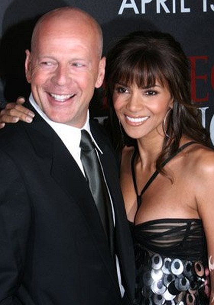 Bruce Willis and Halle Berry at event of Perfect Stranger