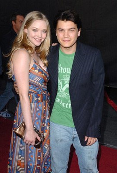Emile Hirsch and Amanda Seyfried at event of Lords of Dogtown