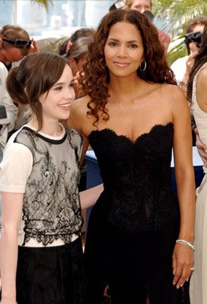 Halle Berry and Ellen Page at event of X-Men: The Last Stand