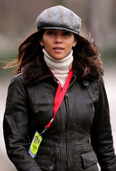 Halle Berry at event of Perfect Stranger