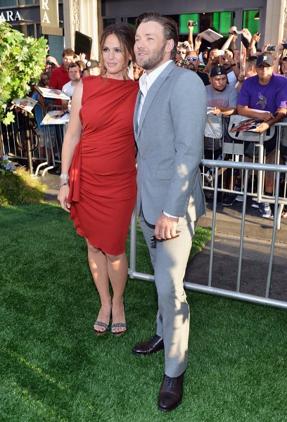 Jennifer Garner and Joel Edgerton at event of The Odd Life of Timothy Green