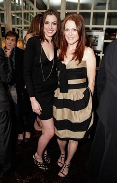 Photo: Julianne Moore and Anne Hathaway at event of A Single Man