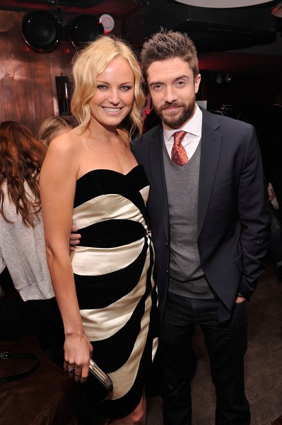 Malin Akerman and Topher Grace at event of The Giant Mechanical Man