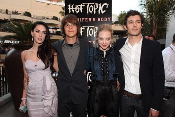Megan Fox, Amanda Seyfried and Johnny Simmons at event of Jennifer's Body
