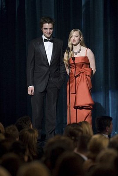 Presenters Robert Pattinson and Amanda Seyfried during the live ABC Telecast of the 81st Annual Academy AwardsÂ¨ from the Kodak Theatre, in Hollywood, CA Sunday, February 22, 2009.