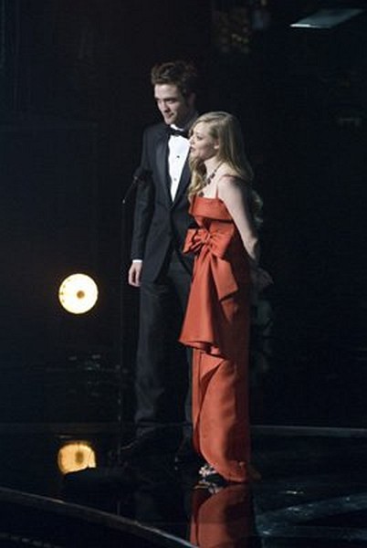 Presenters Robert Pattinson (left) and Amanda Seyfried during the live ABC Telecast of the 81st Annual Academy AwardsÂ¨ from the Kodak Theatre, in Hollywood, CA Sunday, February 22, 2009.