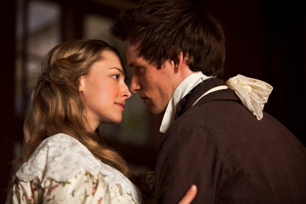 Still of Amanda Seyfried and Eddie Redmayne in Les Misérables