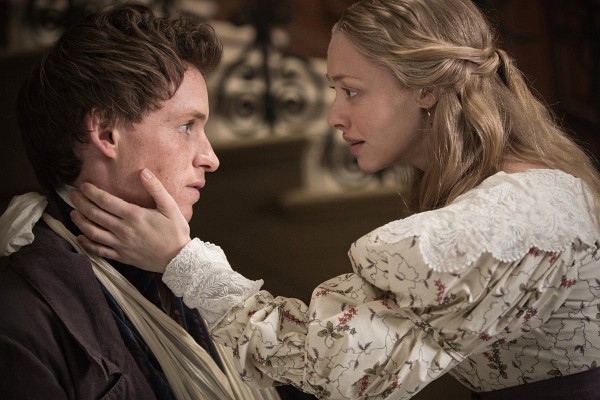 Still of Amanda Seyfried and Eddie Redmayne in Les Misérables