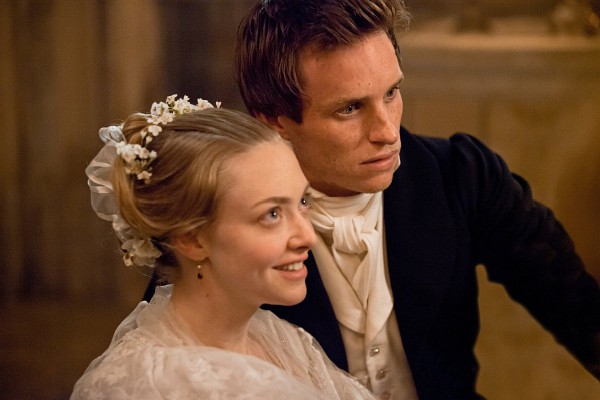 Still of Amanda Seyfried and Eddie Redmayne in Les Misérables
