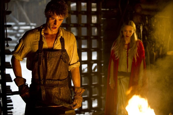 Still of Amanda Seyfried and Max Irons in Red Riding Hood
