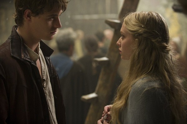 Still of Amanda Seyfried and Max Irons in Red Riding Hood
