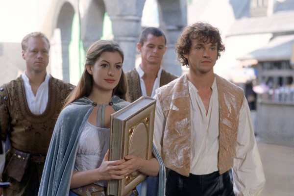 Still of Anne Hathaway and Hugh Dancy in Ella Enchanted