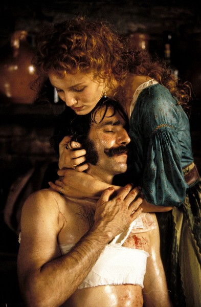Still of Cameron Diaz and Daniel Day-Lewis in Gangs of New York