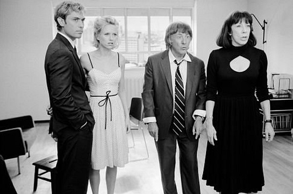 Still of Dustin Hoffman, Jude Law, Lily Tomlin and Naomi Watts in I Heart Huckabees