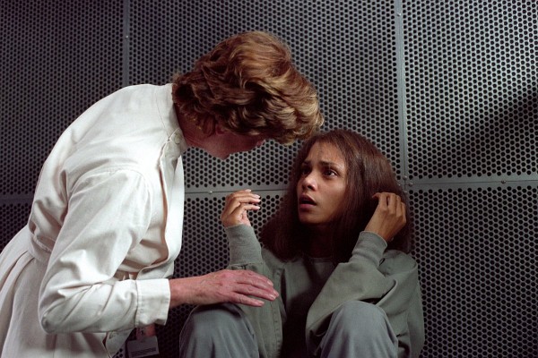 Still of Halle Berry and Bronwen Mantel in Gothika