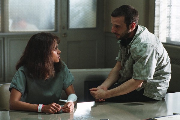 Still of Halle Berry and Mathieu Kassovitz in Gothika