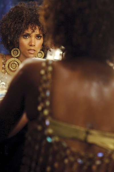 Still of Halle Berry in Frankie & Alice