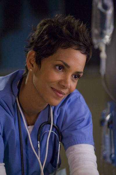 Still of Halle Berry in New Year's Eve
