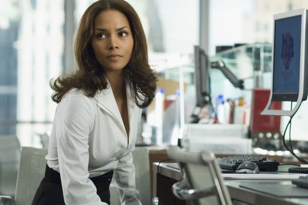 Still of Halle Berry in Perfect Stranger