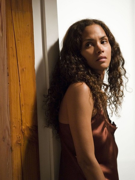Still of Halle Berry in Things We Lost in the Fire