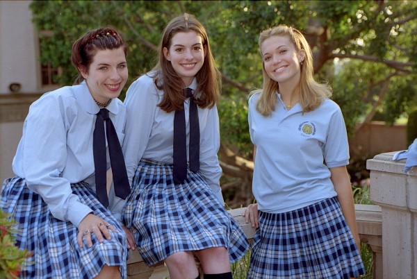 Photo: Still of Heather Matarazzo, Anne Hathaway and Mandy Moore in The Princess Diaries