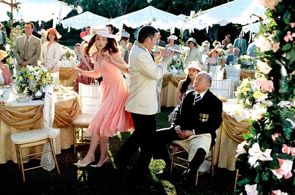 Still of Hector Elizondo and Anne Hathaway in The Princess Diaries 2: Royal Engagement