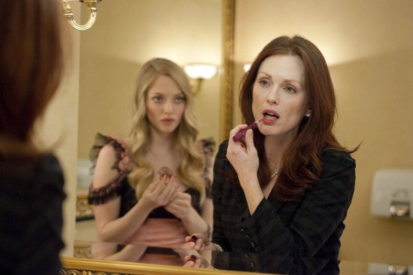 Still of Julianne Moore and Amanda Seyfried in Chloe